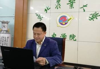 陈庆山经理主持《金陵讲堂》